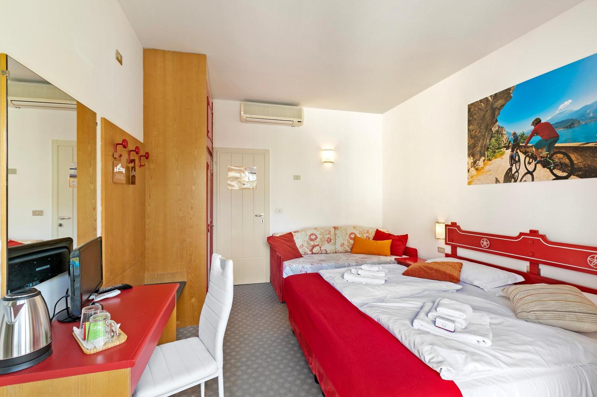 Bike & Wind Hotel Villa Maria Torbole Sul Garda Ngoại thất bức ảnh