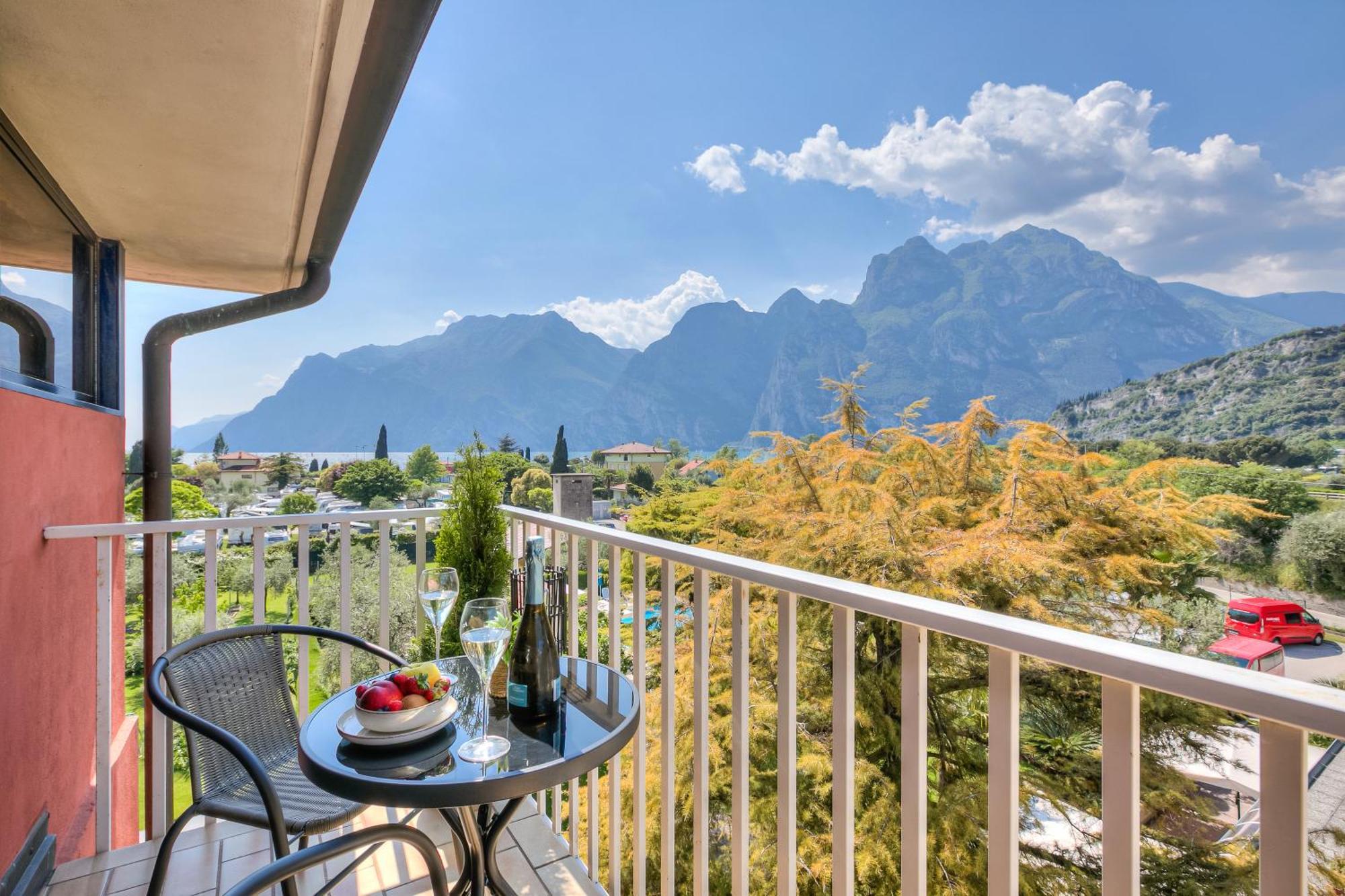 Bike & Wind Hotel Villa Maria Torbole Sul Garda Ngoại thất bức ảnh